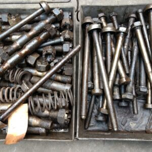 Lote de pernos y varillas de válvulas Deutz
