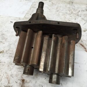 Tapa de bomba con engranaje